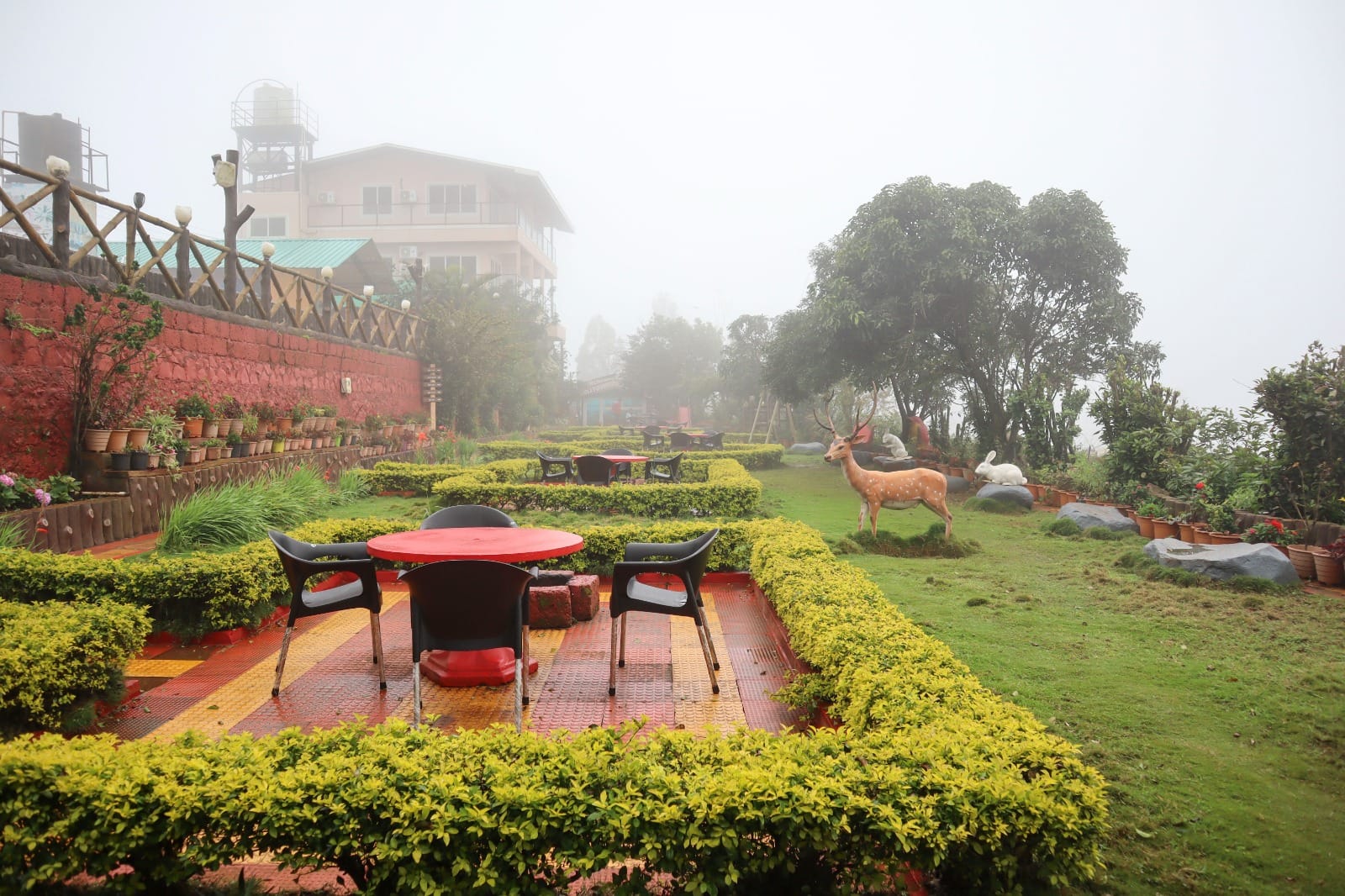 panchgani tent house and hollywood palace resort. mahabaleshwar