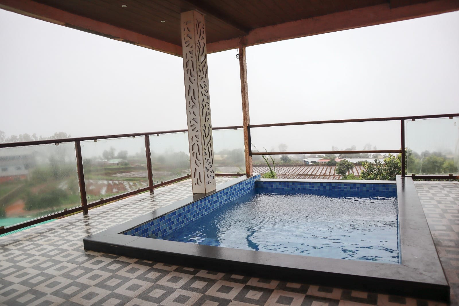 panchgani tent house and hollywood palace resort. mahabaleshwar