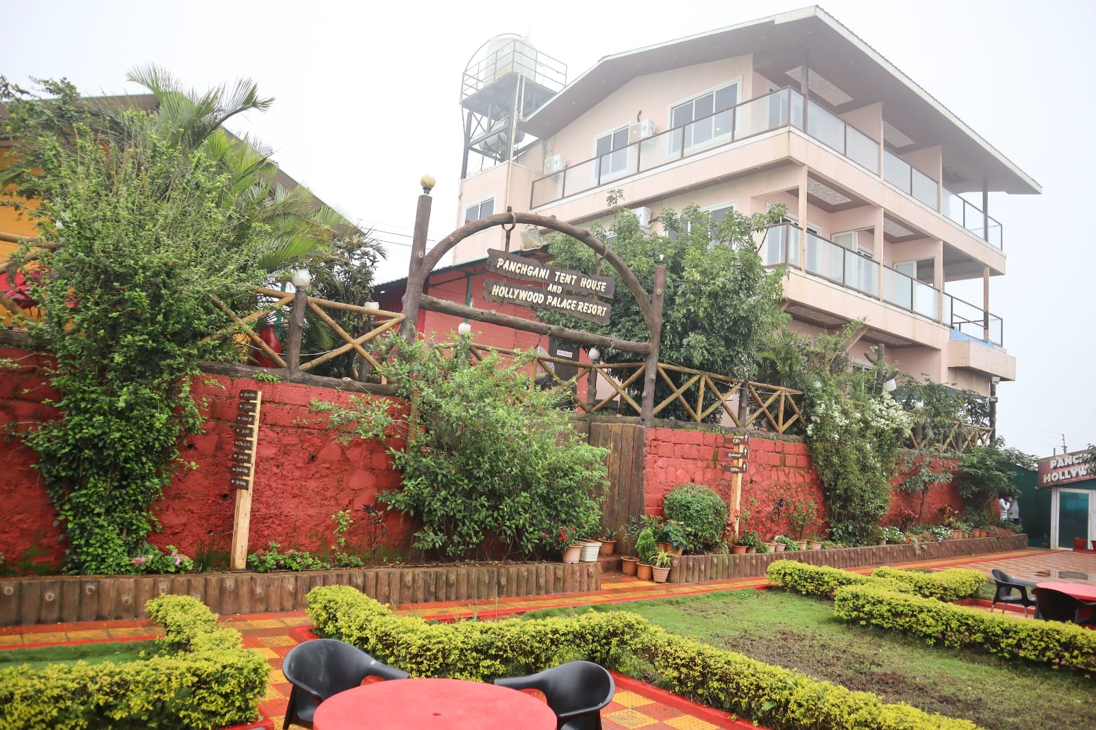 panchgani tent house and hollywood palace resort. mahabaleshwar