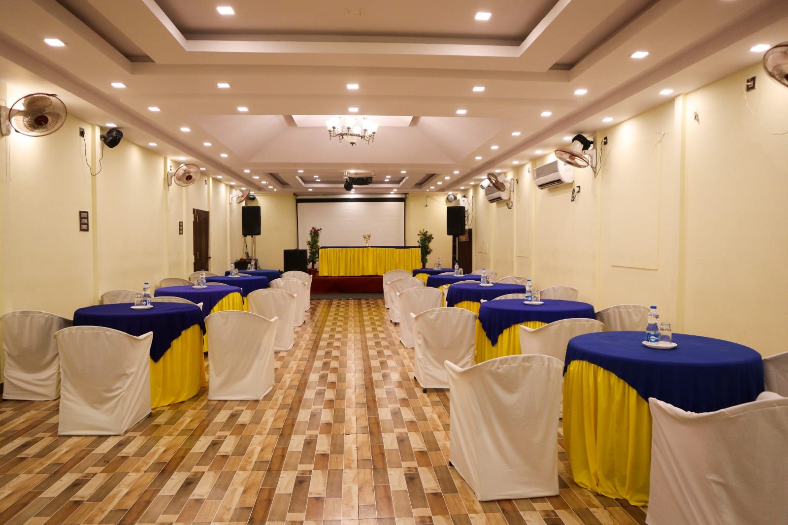 panchgani tent house and hollywood palace resort. mahabaleshwar
